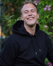 Lade das Bild in den Galerie-Viewer, couldn't be more random Hoodie (schwarz mit schwarzer Stickerei)